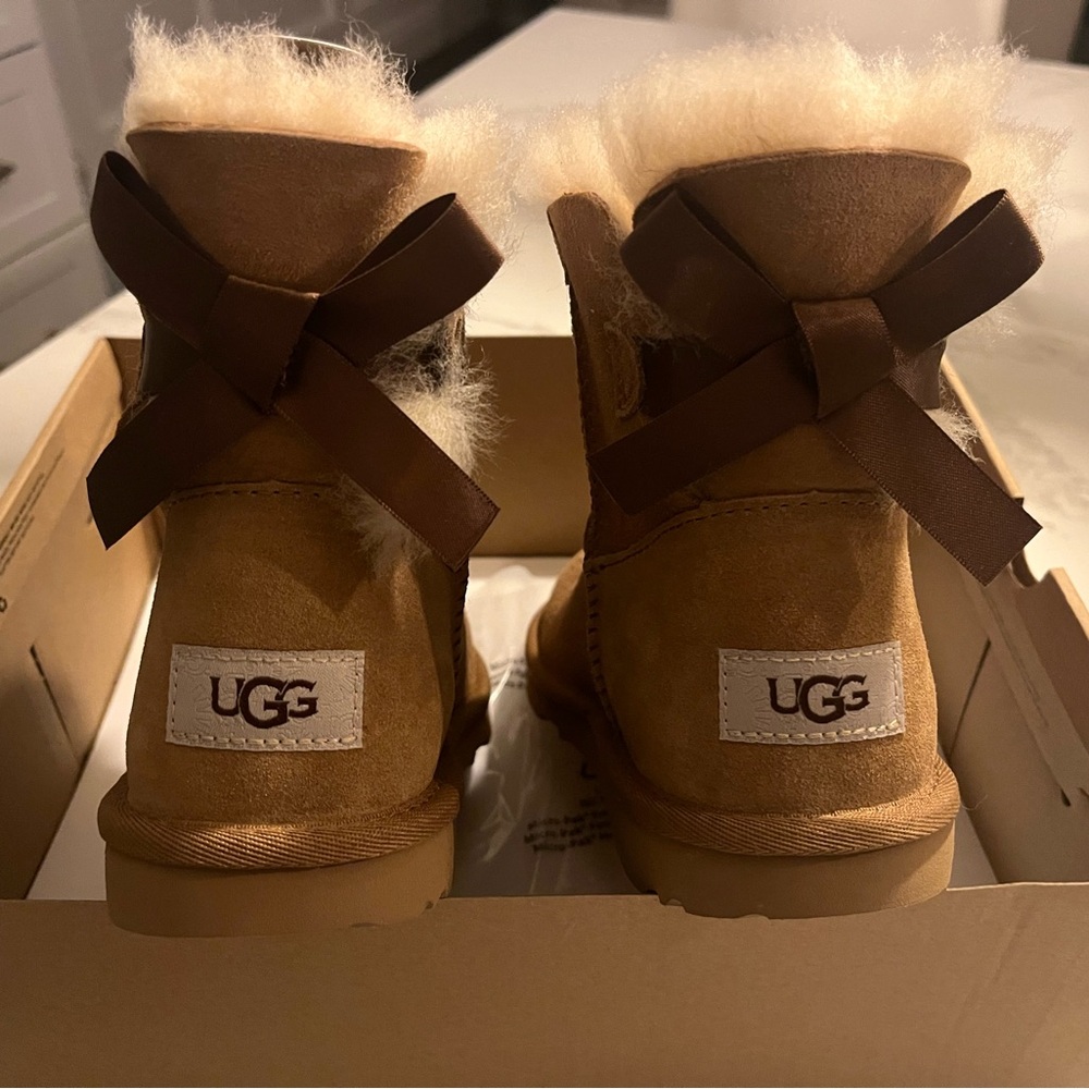 UGG Kids mini Bailey bow Boots *BRAND NEW*